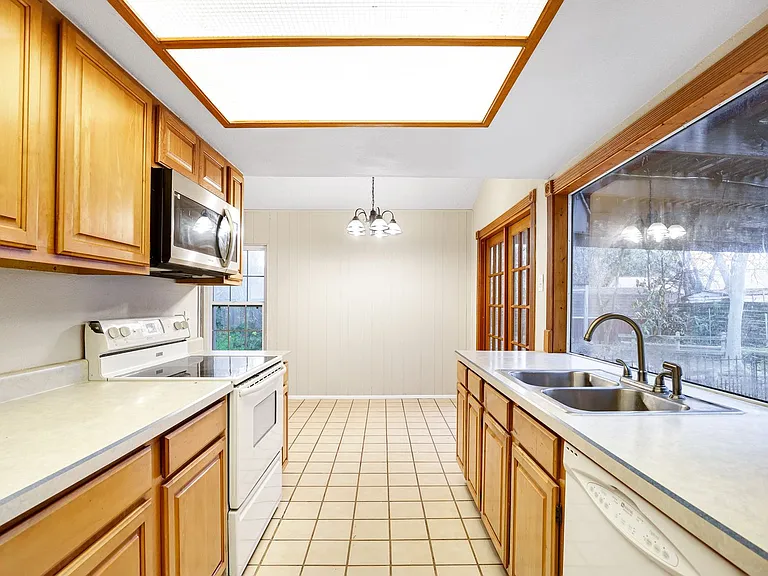 8138 Raritan St — Photo 13