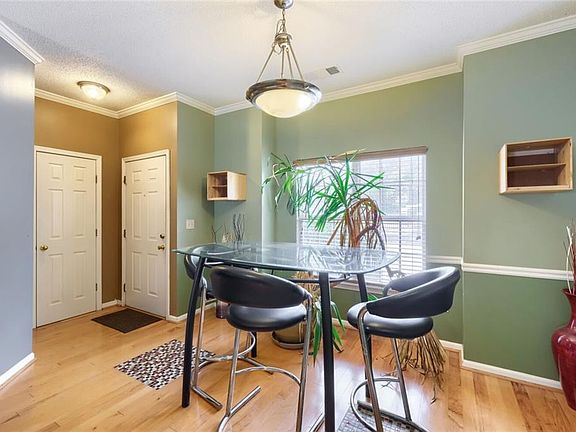 2nd image of 1732 Pryor Rd #605