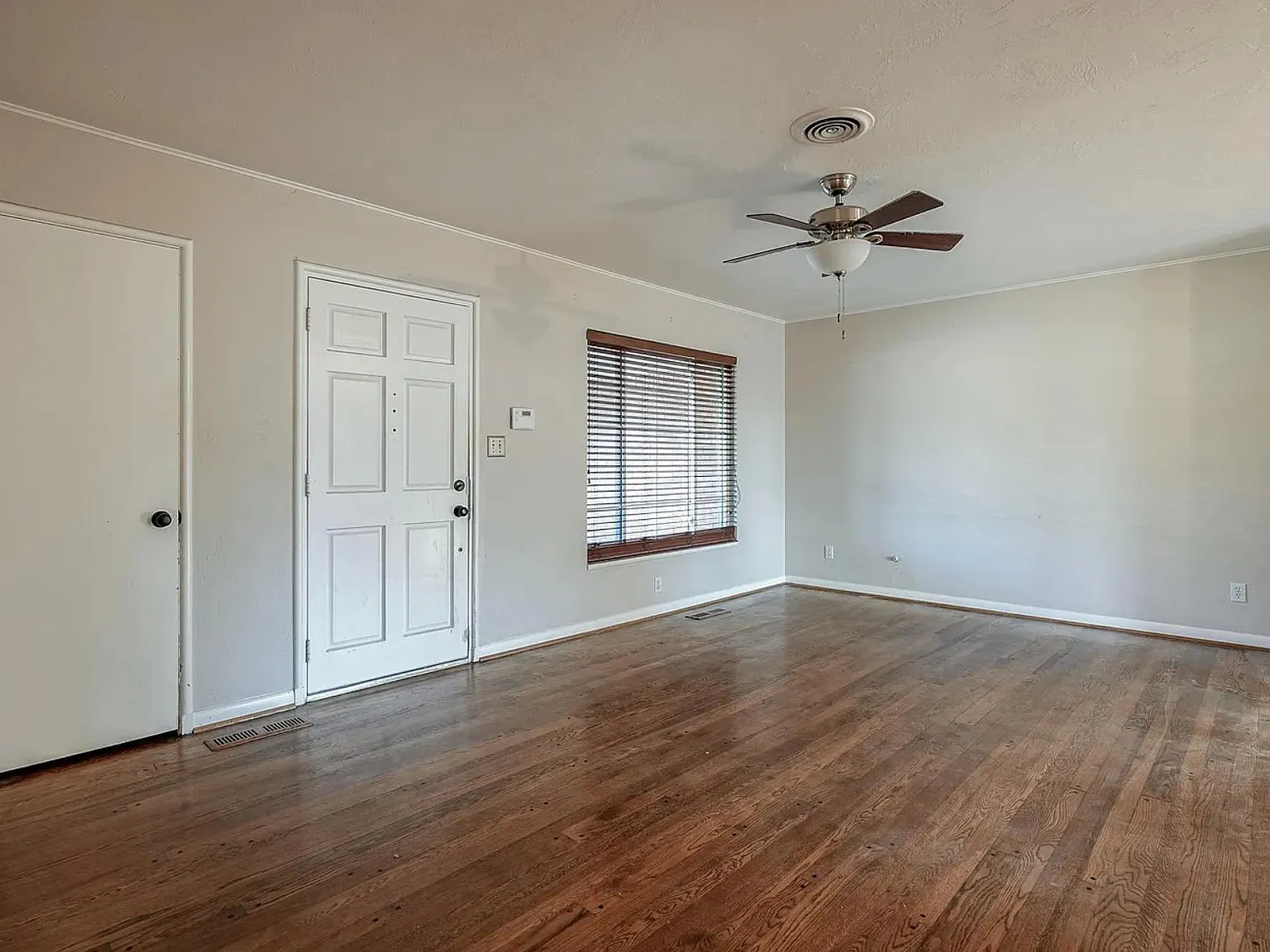 3 bed, 1241 sqft, $1,515 — Photo 2
