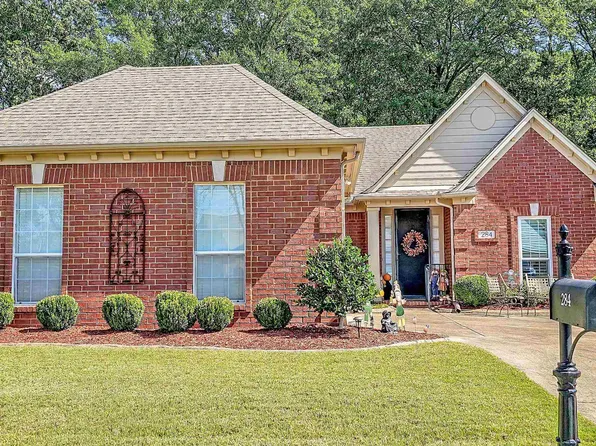 284 Fountain River Dr, Memphis, TN 38120