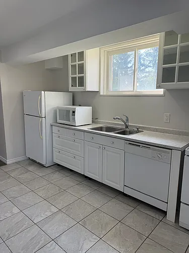 135 Monarch St #BASEMENT Photo 1