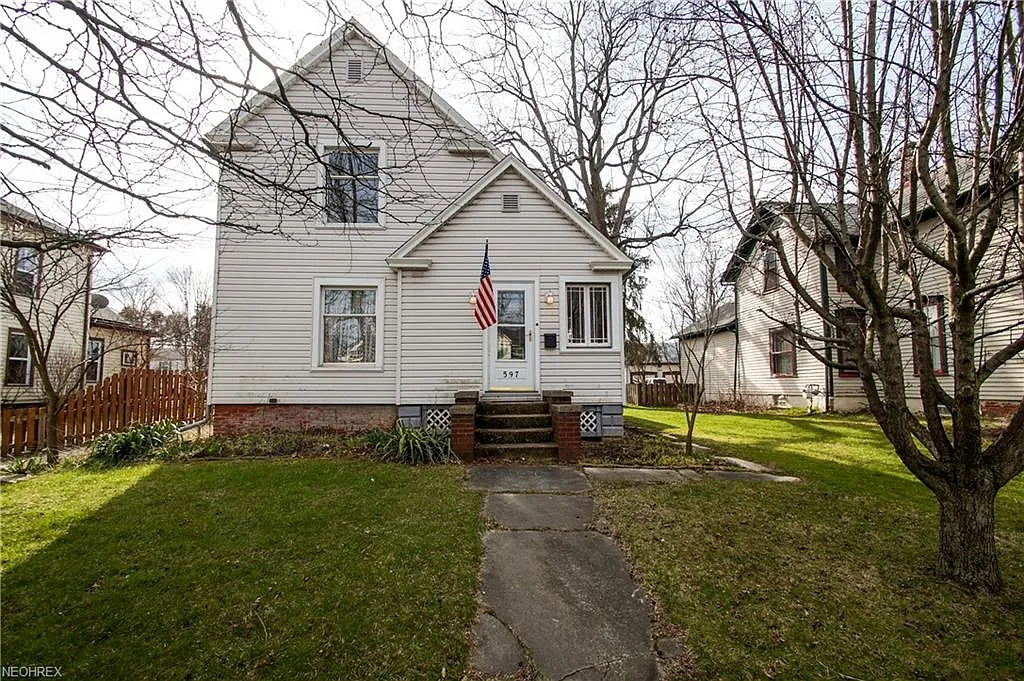 597 S Court St photo 1