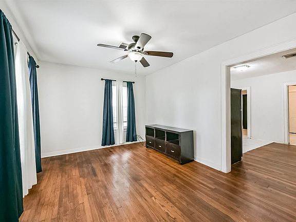 5th image of 810 10th Avenue N