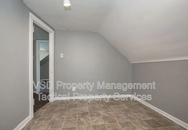 14717 Milverton Rd #UP — Photo 8