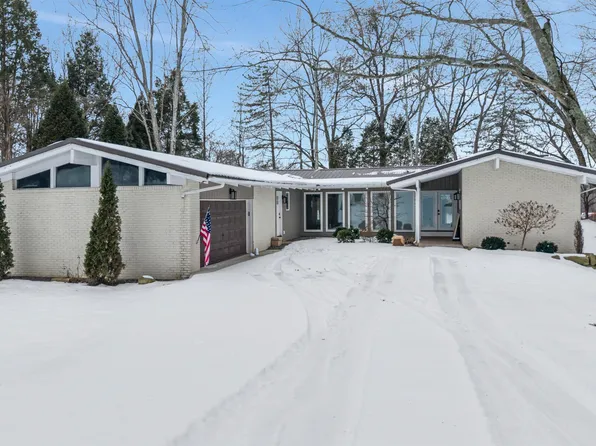 1137 S Silver Bell Ter, Santa Claus, IN 47579