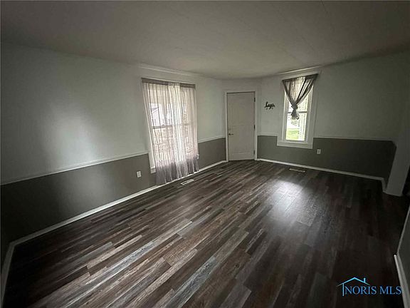 2nd image of 103 W Lynn St