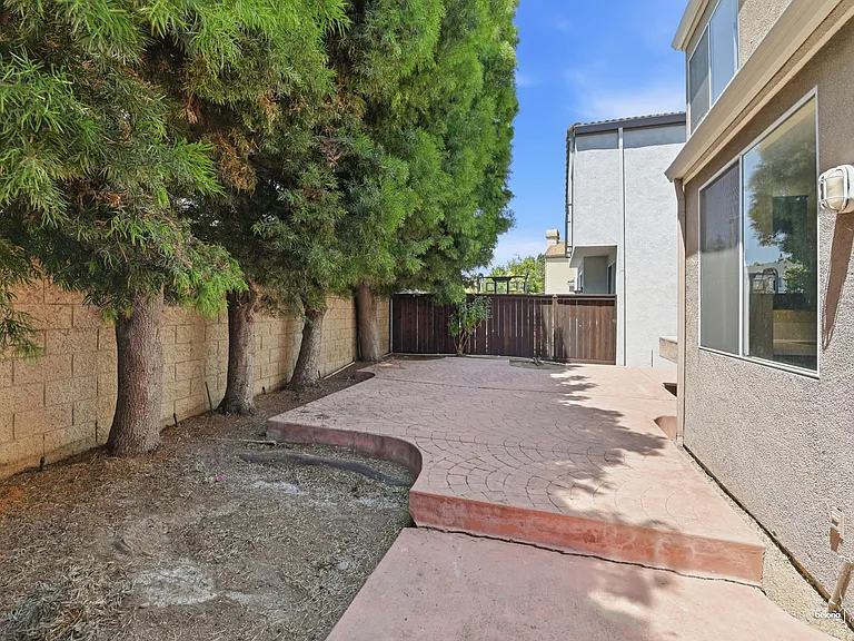 51 Barbados Dr — Photo 6