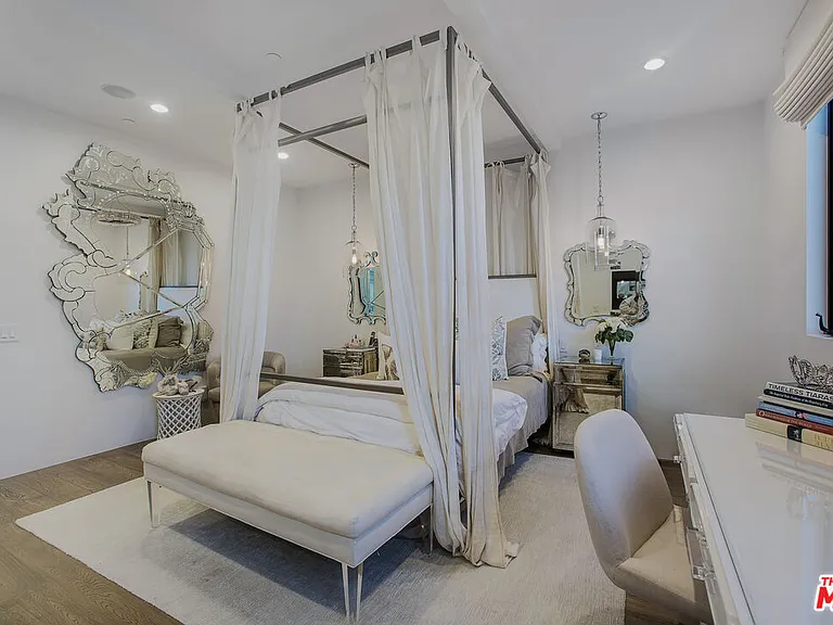 2105 E Balboa Blvd — Photo 30
