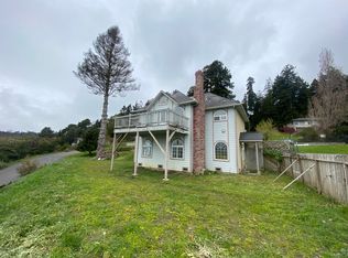 906 Park Heights Ct, Fortuna, CA 95540
