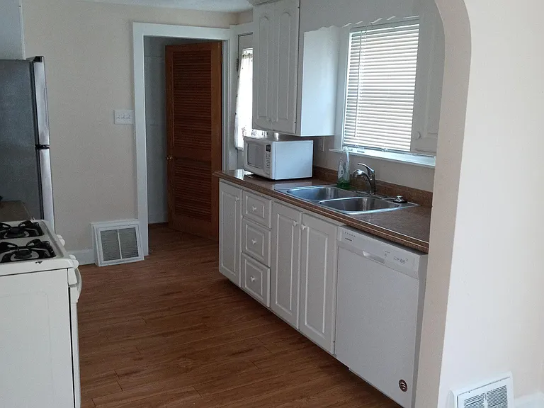 539 Furnace St — Photo 2