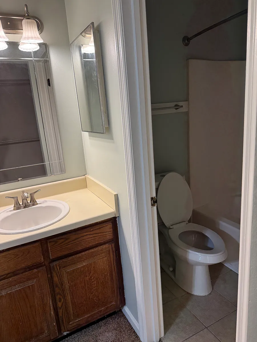 Building Photo - 111 Edgewater Ln #111