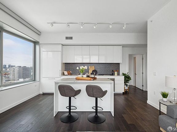4th image of 1000 3rd St Unit 1605