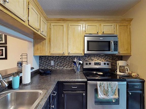 3rd image of 208 Samuel Blvd APT 5N