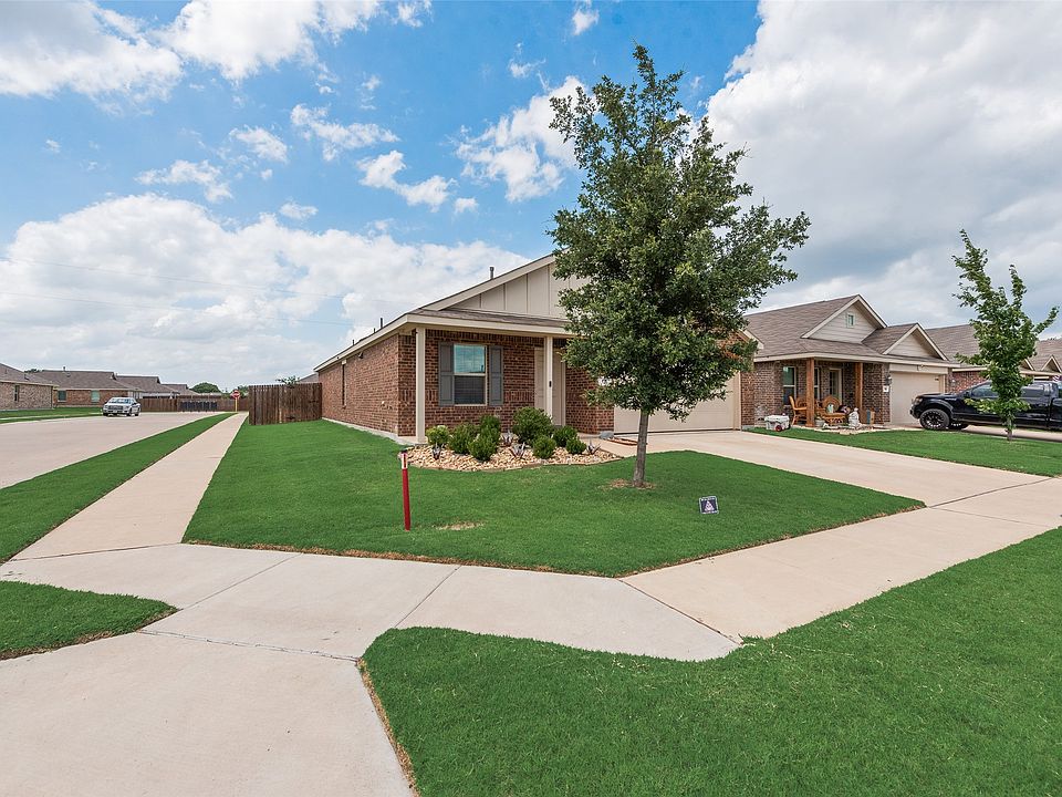 1st image of 712 Odlozil Ln