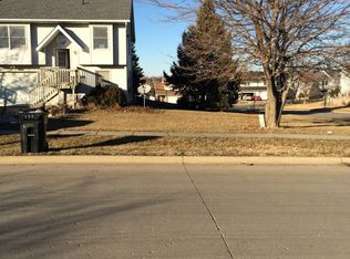 2201 13th St, Coralville, IA 52241