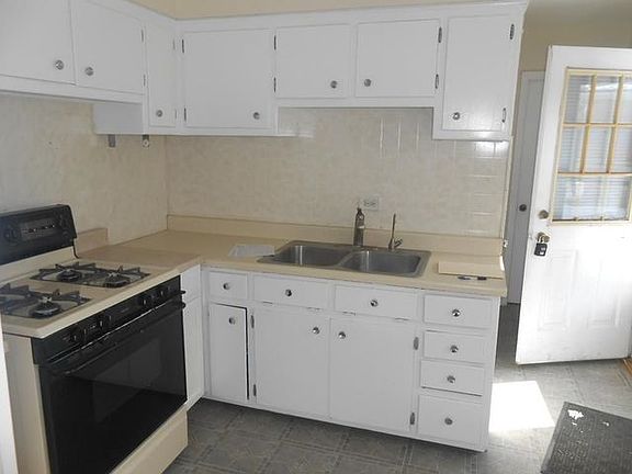 4th image of 22703 Lee Ave