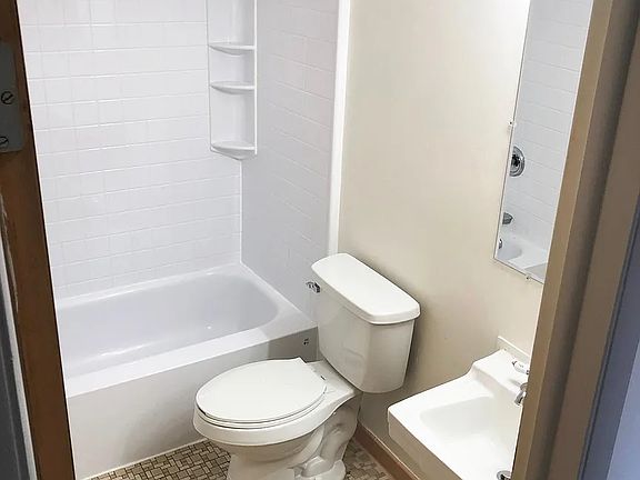 5th image of 2025 Merrill Ave #3