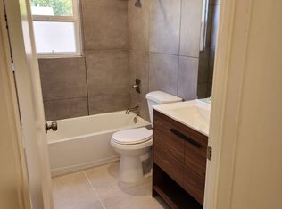 2121 10th St APT 3, Sacramento, CA 95818