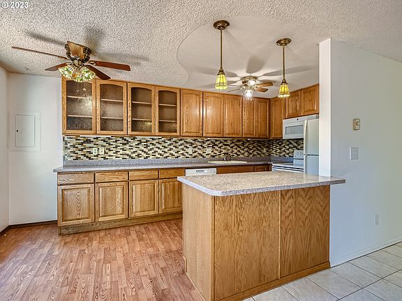 5th image of 617 SE 121st Ave APT 14