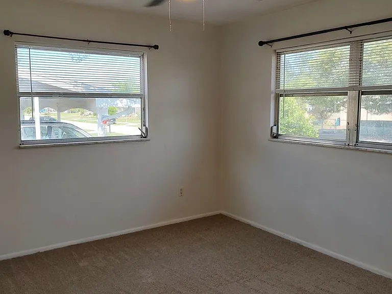 4470 Cynthia Ln — Photo 12