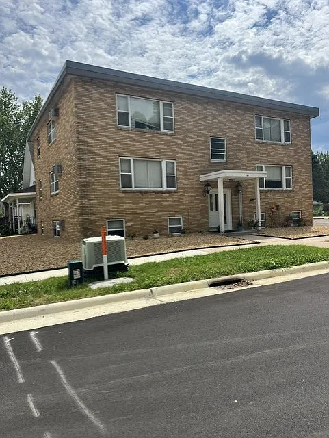 2 bed, 900 sqft, $875 — Photo 1
