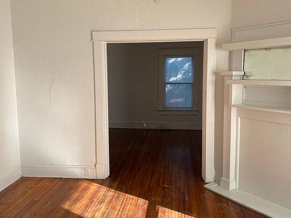 4th image of 4710 Killam Ave