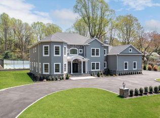 7 Redwood Dr, Dix Hills, NY 11746