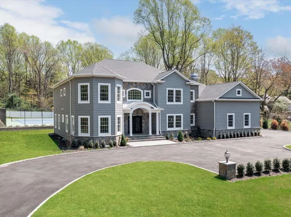 7 Redwood Drive, Dix Hills, NY 11746