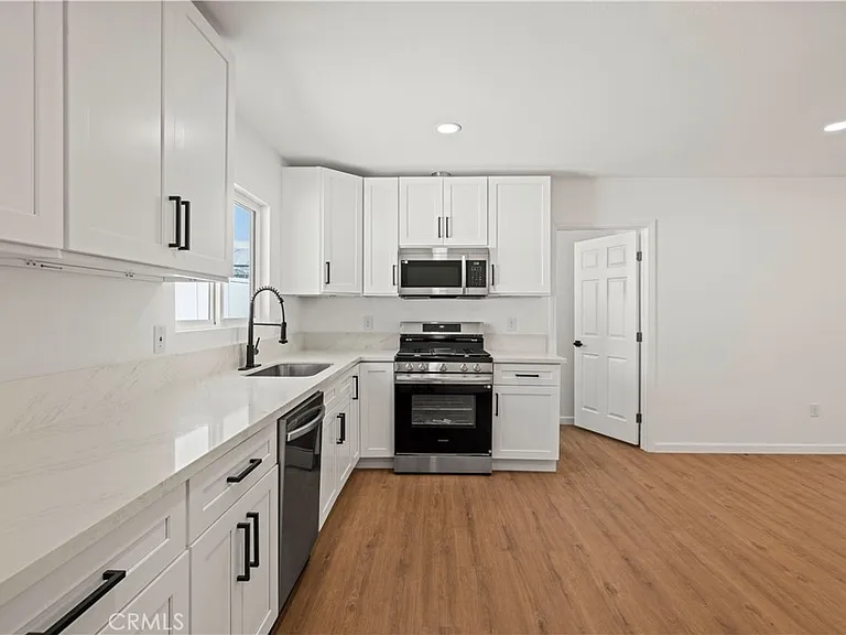 11549 Kagel Canyon St — Photo 15