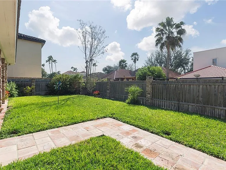 2110 Pecos St — Photo 18