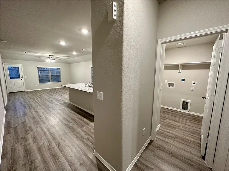 506 Dalloway St — Photo 10