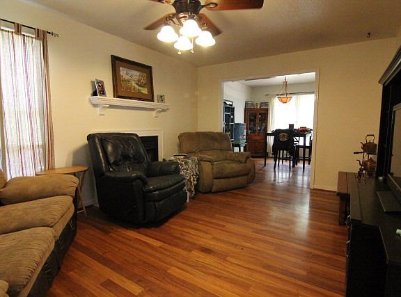 2nd image of 1103 N Lake Dr
