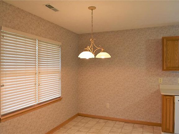 3rd image of 5276 Clover Dr