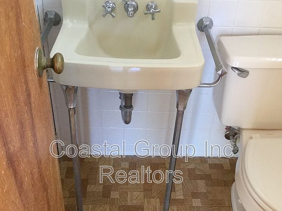 4th image of 1314 E Ocean View Ave #B