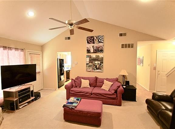 2nd image of 203 Teakwood Ln