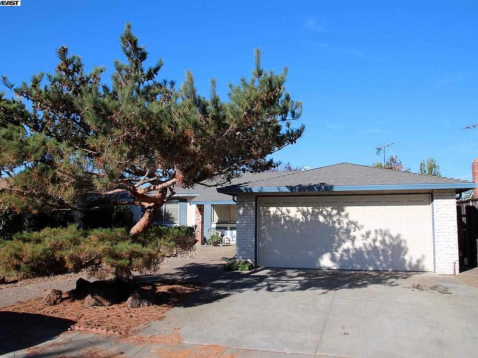 2nd image of 5567 Greeley Pl