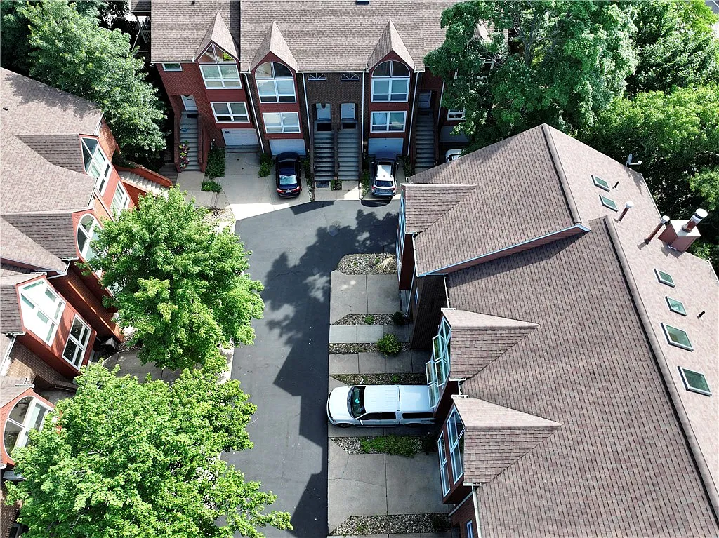 3 bed, 2.5 bath, 1837 sqft, $2,500 — Photo 3