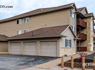 113 E Price St UNIT 201, Eldridge, IA 52748