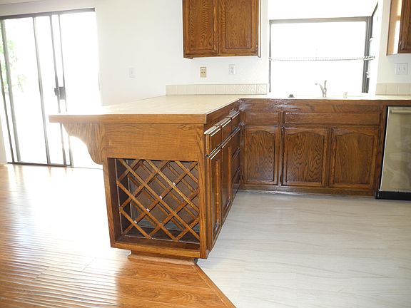 5th image of 2249 Montrose Ave APT 3