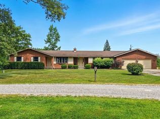 21315 N Circle Dr, Woodburn, IN 46797
