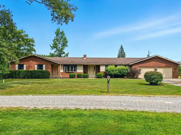 21315 N Circle Dr, Woodburn, IN 46797