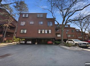 166 Sandcastle Ky, Secaucus, NJ 07094