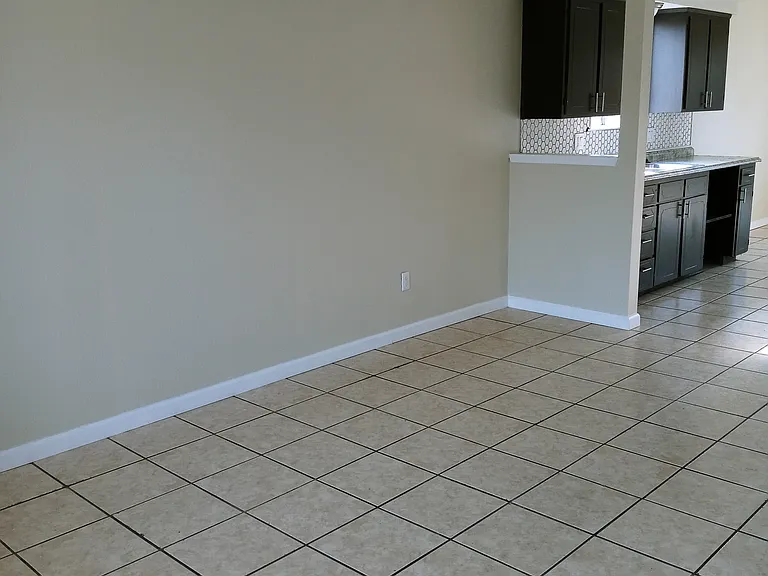 1190 Beverly Dr #F — Photo 2