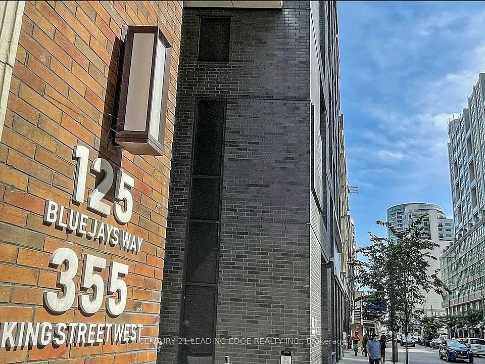 125 Blue Jays Way #3303
