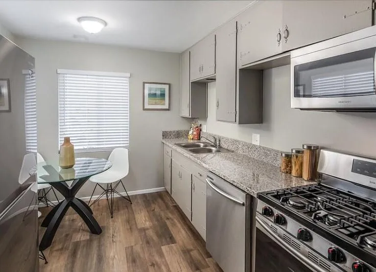 4461 Menlo Ave — Photo 9