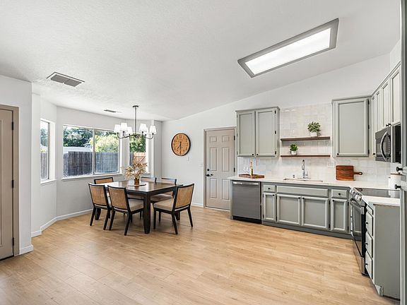5th image of 9801 Amenity Cir