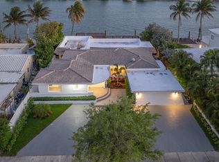 1690 Daytonia Rd, Miami Beach, FL 33141