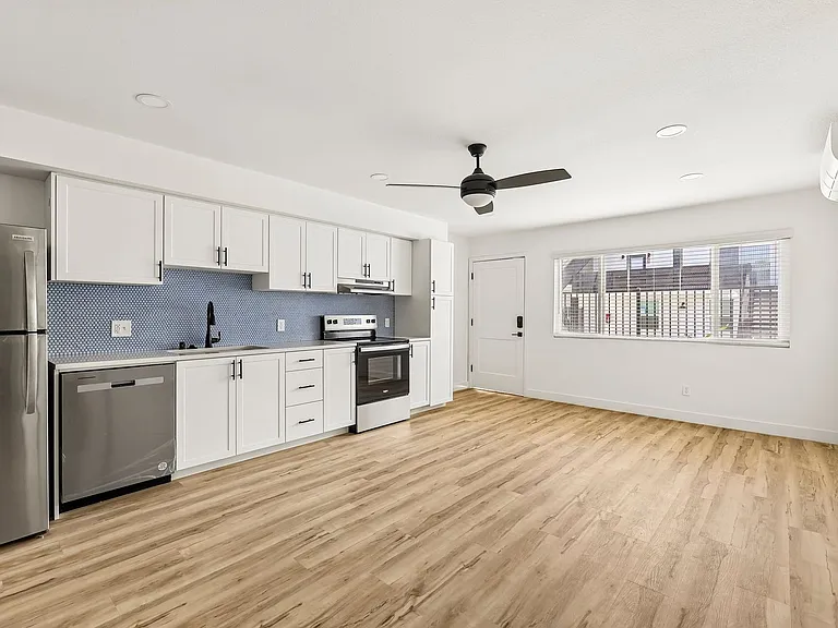 The Crest |NEWLY Renovated Studios, Lofts, 1, 2 & 3 Bedroom Homes Near the Beach — Photo 58