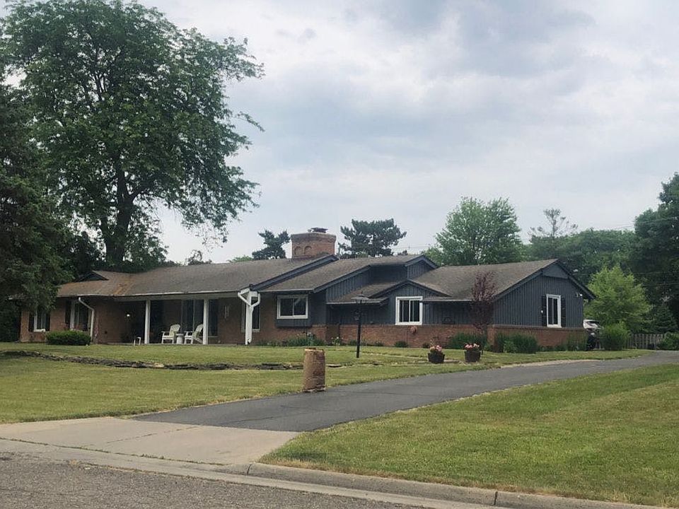 2nd image of 1530 Meadowbrook Ln