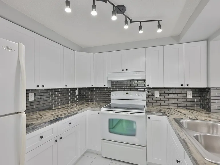 5637 Golden Nugget Dr — Photo 9